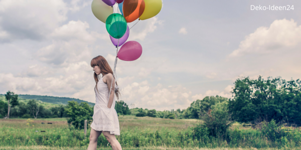 Deko-Ideen24 Blog: Frau mit Ballons in der Hand