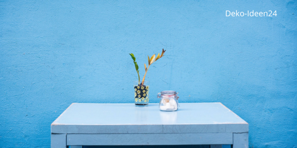 Deko-Ideen24 Blog: Blaue Wand mit weißem Tisch